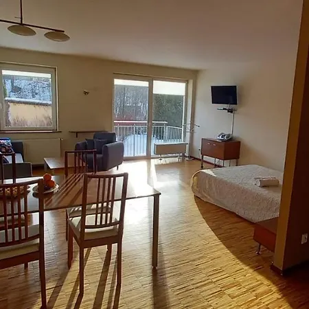 بيت ضيافة Zawoja1560 Przy Aptece زافوية